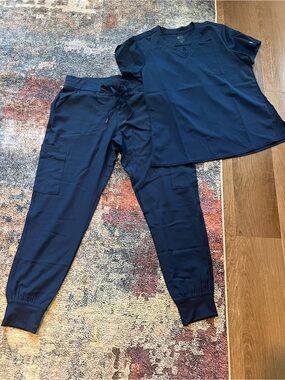 Navy Medical Scrub Set - Top & Jogger Pants. Large bottom/Med top Med Coutures